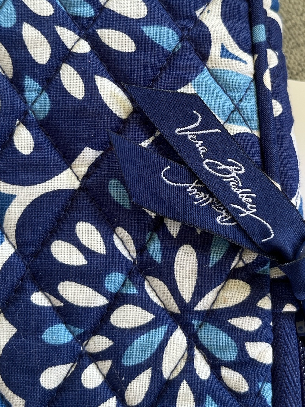 Vera Bradley Petal Splash Quilted Tablet Sleeve Case - NWOT - Picture 6 of 6